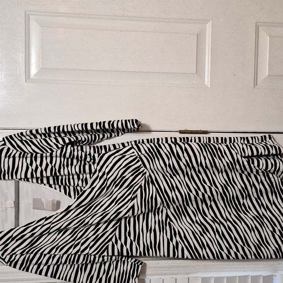 Chico’s Jessie Textured Faux Wrap Dress SZ 2  12/14 Large Black and White - Picture 1 of 4